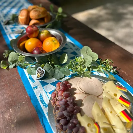 Oktoberfest Student 18 To 25 *