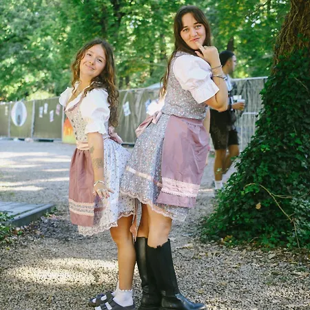 Oktoberfest Student 18 To 25 캠프장 *