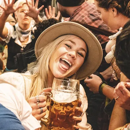 Oktoberfest Student 18 To 25 캠프장